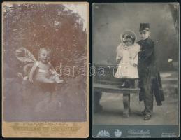 cca 1900-1910 Gyerek- és babafotók, 2 db keményhátú kabinetfotó Kossak József és Schäffer Ármin budapesti fényképészek műterméből, az egyiken apró lyukak, 16,5x10,5 cm