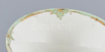 Viktória mintás váza, Fischer Vilmos, Kolozsvár, 1881, kézzel festett porcelán, jelzett, kopott, Bal...