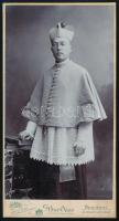 Lévay Mihály (1862-1948) pápai prelátus, országgyűlési képviselő keményhátú portéja Uher Ödön budapesti műterméből, 20,5×10,5 cm