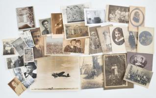 cca 1900-1940 Vegyes fotó tétel, családi képek, portrék, csoportképek, stb., vegyes méretben