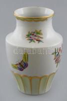 Herendi Viktória mintás váza. Kézzel festett, jelzett, sérült. 16 cm