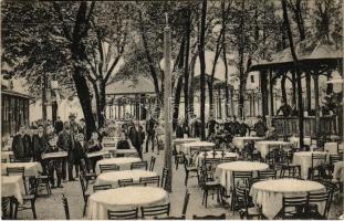 1914 Pozsony, Pressburg, Bratislava; Ligeti vendéglő, kert vendégekkel, katonákkal és pincérekkel / Städt. Au Gasthof / park restaurant, garden with guests, K.u.K. soldiers and waiters (EK)