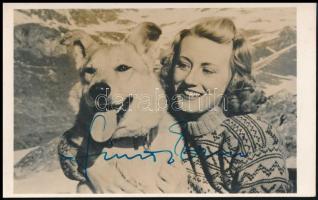 Simor Erzsi (1913-1977) színésznő autográf aláírása őt ábrázoló fotón, 13,5x8,5 cm