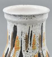 Gorka Lívia (1925 - 2011): Váza. Korongozott és kézzel formázott kerámia. Apró restaurálással. Jelze...