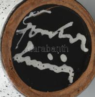 Gorka Lívia (1925 - 2011): Váza. Korongozott és kézzel formázott kerámia. Apró restaurálással. Jelze...