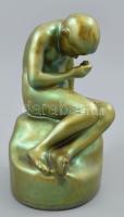 Zsolnay: A tenyeréből ivó fiú. Eozin mázas porcelánfajansz, 1920 körül, hibátlan, m: 14 cm