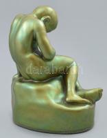 Zsolnay: A tenyeréből ivó fiú. Eozin mázas porcelánfajansz, 1920 körül, hibátlan, m: 14 cm