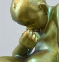 Zsolnay: A tenyeréből ivó fiú. Eozin mázas porcelánfajansz, 1920 körül, hibátlan, m: 14 cm