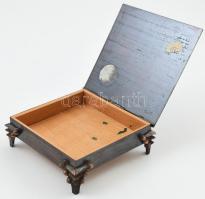 Iparművész réz lábas doboz, gobelin berakással, fa betéttel, 13x13x5 cm