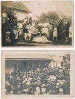 2 db régi fotó falusi temetésekkel / 2 pre-1945 photos with village funerals