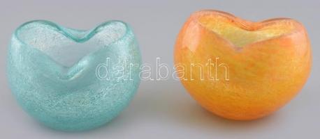 2 db karcagi fátyolüveg hamutartó, egyik matricával jelzett, kis kopásnyomokkal, d: 10 cm