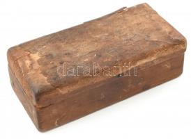 Régi réz súlykészlet, 8 db-os, sérült fa tokban, 14x6,5x4,5 cm