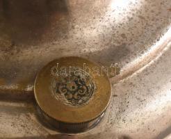 Olajlámpa. Hugo Schneider, jelzett, Fém öntöttvas. m: 45 cm, d: 19 cm,