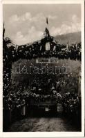 1938 Fülek, Filakovo; bevonulás, díszkapu Trianon-Bécs táblával, teherautó katonákkal / entry of the Hungarian troops, decorated gate, truck with soldiers