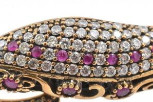 Ezüst(Ag) rubinköves karperec, jelzett, 6,5×5 cm, bruttó: 22,1 g