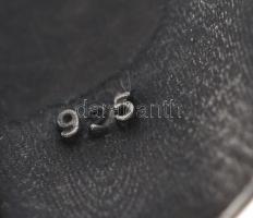 Ezüst(Ag) gyűrű gránát kővel, jelzett, méret: 56, bruttó: 10,7 g