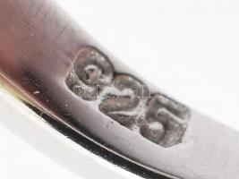 Ezüst(Ag) gyűrű színváltó topázzal, jelzett, méret: 52, bruttó: 5,5 g