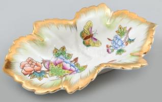 Herendi porcelán Viktória mintás leveles tálka, kézzel festett, jelzett, kis kopásnyomokkal, 14,5×8 cm