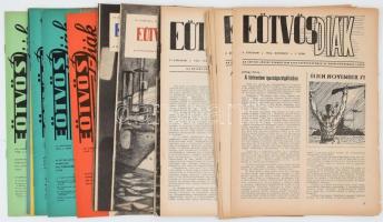 1962-1966 Eötvös Diák, az Eötvös József Gimnázium KISZ-szervezetének és önképzőkörének lapja 21 db száma: V. évf. 2., 3. (2 db), 4., 5., 6-7., 8-9. sz., VI. évf. 2., 3., 4., 5. sz, VII. évf. 1., 2., 3., 4., 5. (2 db) sz., VIII. évf. 1., 2., 3., 4-5. sz. Nagyrészt jó állapotban.