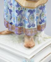 Herendi Magyar Nemes, 1942, kézzel festett porcelán, jelzett, korának megfelelő kopásokkal, m: 39 cm