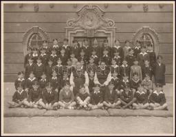 cca 1930 Bp., a Budai Ciszterci Szent Imre Gimnázium tablóképe, rajta Bitter Illés (1868-1939) igazg...