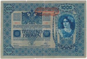 Ausztria 1919. (1902) 1000K, 2. kiadás, vízszintes "DEUTSCHÖSTERREICH" felülbélyegzéssel, mindkét oldal német, rajzos hátlappal T:III szakadás, kis anyaghiány Austria 1919. (1902) 1000 Kronen, 2nd issue, with horizontal "DEUTSCHÖSTERREICH" overprint, both sides in german, and the reverse side is different from the obverse C:F tears, small material error Krause P#61