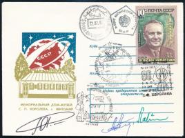 Jurij Viktorovics Romanyenko (1944- ), Alekszandr Lavejkin (1951- ),szovjet, Alekszandr Alekszandrov (1951- ) űrhajósok aláírásai emlékborítékon / Signatures of Yuriy Viktorovich Romanenko (1944- ), Aleksandr Laveykin (1951- ), Soviet, Aleksandr Aleksandrov (1951- ) Bulgarian astronauts on special cover