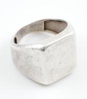 Ezüst (Ag) férfi pecsétgyűrű, jelzett, apró kopásnyomokkal, 7,8 g, m: 60