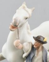 Herendi lovát fékező csikós legény, kézzel festett, jelzett, sérült: keze ragasztott(!), m: 20 cm, h...