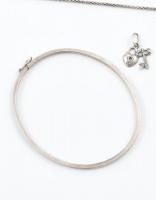 Ezüst(Ag) nyaklánc medállal, h: 53 cm, 2×1,3 cm, karkötő 2db, h: 17-19cm, karperec, d: 6cmjelzettek,...