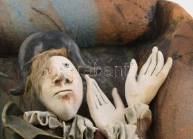 Vertel Andrea (1953- ): Pierot, mázas, samottos, fali kerámia, jelzett, hibátlan, 38x33 cm