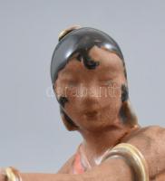 Komlós: Mexikói táncosnő. Színes mázakkal festett kerámia. Apró lepattanás az alján. Jelzett. m: 27 ...