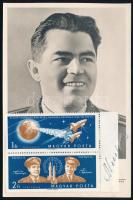 Adrijan Nyikolajev (1929-2004) szovjet űrhajós aláírása képeslapon / Signature of Adriyan Nikolayev (1929-2004) Soviet astronaut on postcard