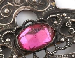 Ciklámen köves bross, fém, 7x5 cm