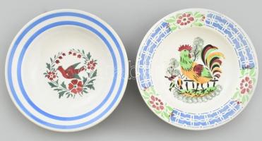 2 db Wilhelmsburg fajansz tányér, kézzel festett, jelzett, kis lepattanás, d: 25 cm