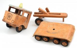 Retró fa játék teherautó (FWF jelzéssel, cca 1950-1960), három különálló résszel, hiányos, kopottas állapotban, h: 16 cm - 26 cm