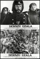 1975 Kurosawa Akira : ,,Derszu Uzala című szovjet filmjének jelenetei és szereplői, 8 db vintage produkciós filmfotó, ezüst zselatinos fotópapíron, 18x24 cm