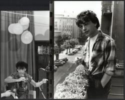cca 1986 Benkő Imre és Rózsavölgyi Gy. felvételei Fenyő Miklósról, a képek a rockzenész lakásában készültek, 6 db vintage fotó, ezüst zselatinos fotópapíron, 18x24 cm és 21,5x12,3 cm között