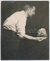 1916 Kerny István budapesti fotóművész hagyatékából vintage fotóművészeti alkotás (Saját fejét kínálja), pecséttel jelzett, feliratozott, sarkán törésvonal, 15,5x12,6 cm