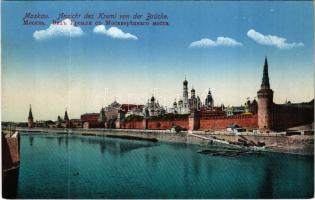 Moscow, Moskau, Moscou; Ansicht des Kreml von der Brücke / Kremlin viewed from the bridge