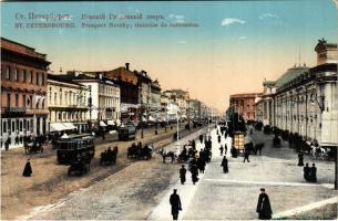Saint Petersburg, St. Petersbourg, Petrograd; Prospect Nevsky, Galeries de commerce / street view, tram
