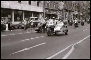 cca 1987 Budapest, motoros felvonulás és különféle motorok, 76 db vintage NEGATÍV, szabadon felhasználhatók, 24x36 mm