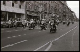 cca 1987 Budapest, motoros felvonulás és különféle motorok, 76 db vintage NEGATÍV, szabadon felhaszn...