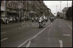 cca 1987 Budapest, motoros felvonulás és különféle motorok, 76 db vintage NEGATÍV, szabadon felhaszn...