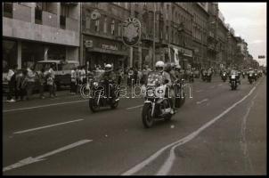 cca 1987 Budapest, motoros felvonulás és különféle motorok, 76 db vintage NEGATÍV, szabadon felhaszn...