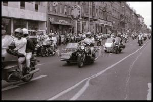 cca 1987 Budapest, motoros felvonulás és különféle motorok, 76 db vintage NEGATÍV, szabadon felhaszn...