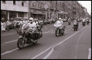 cca 1987 Budapest, motoros felvonulás és különféle motorok, 76 db vintage NEGATÍV, szabadon felhaszn...