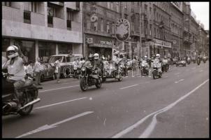 cca 1987 Budapest, motoros felvonulás és különféle motorok, 76 db vintage NEGATÍV, szabadon felhaszn...
