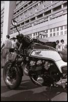 cca 1987 Budapest, motoros felvonulás és különféle motorok, 76 db vintage NEGATÍV, szabadon felhaszn...