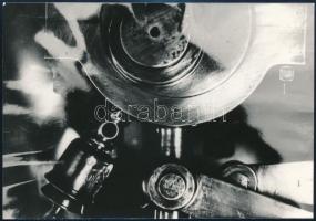 cca 1975 Csizmadia Attila: Hajtómű, feliratozott vintage fotó, 9,5x13,8 cm